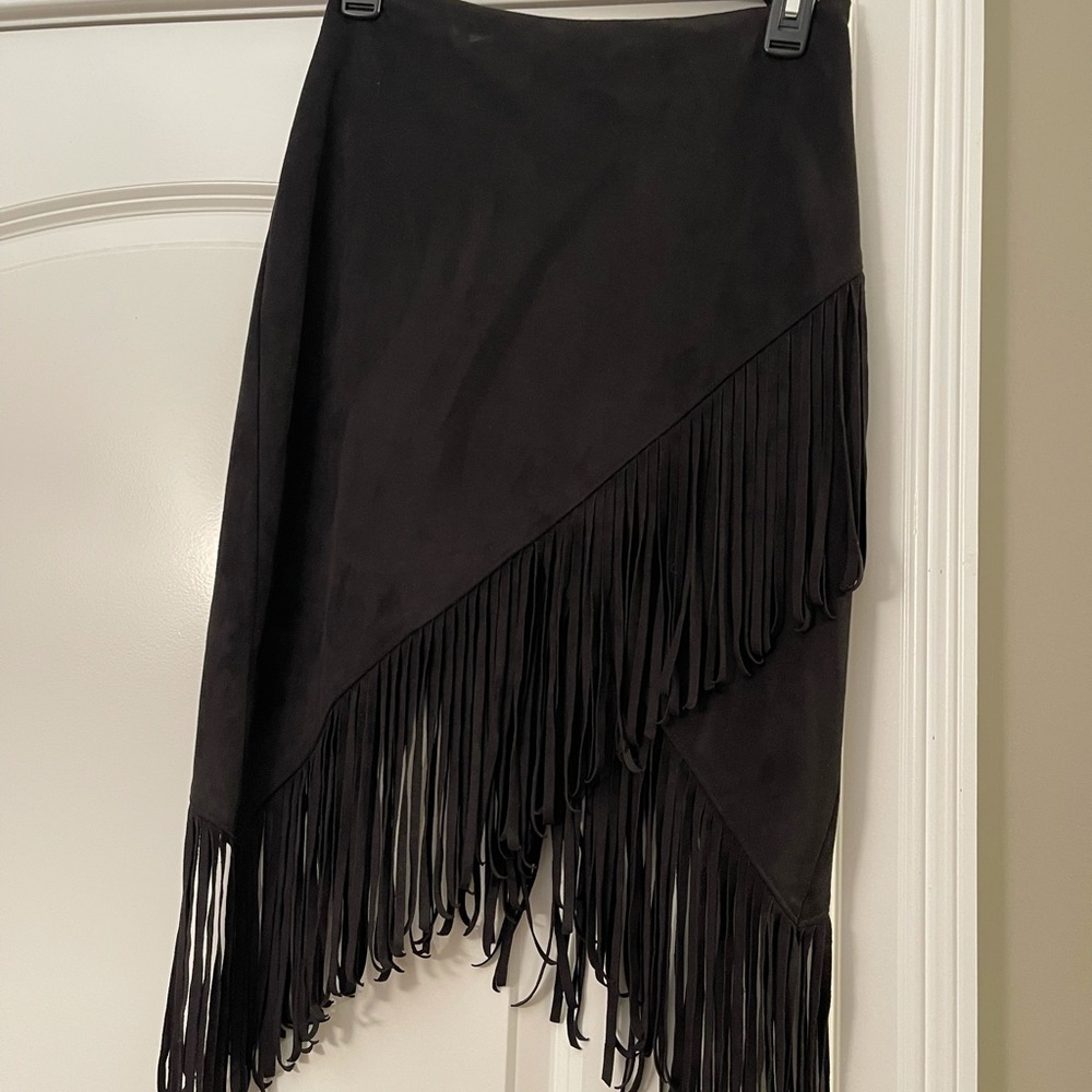 Fringe swayed black skirt!